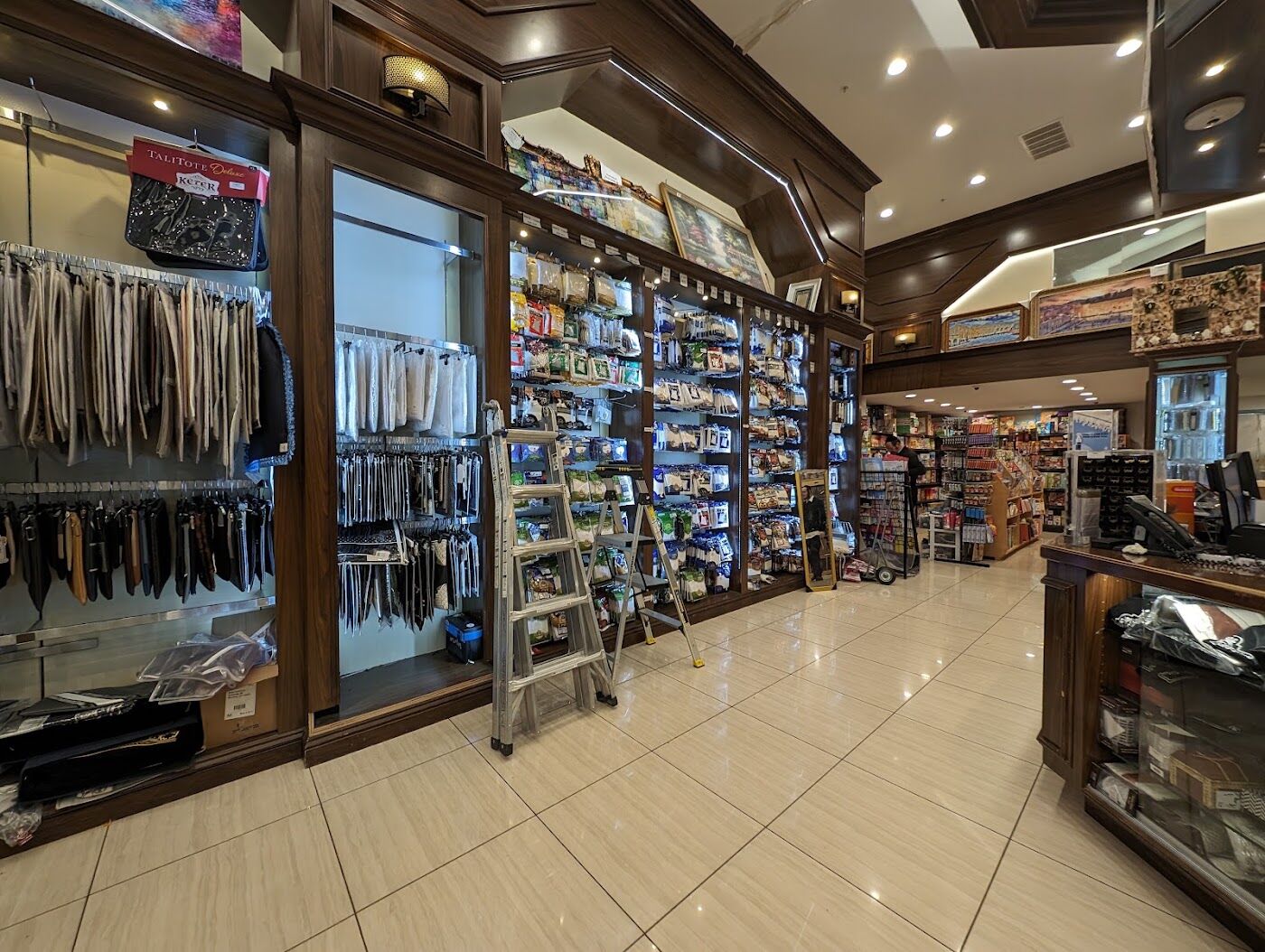 Aisles inside Bais Hasforim